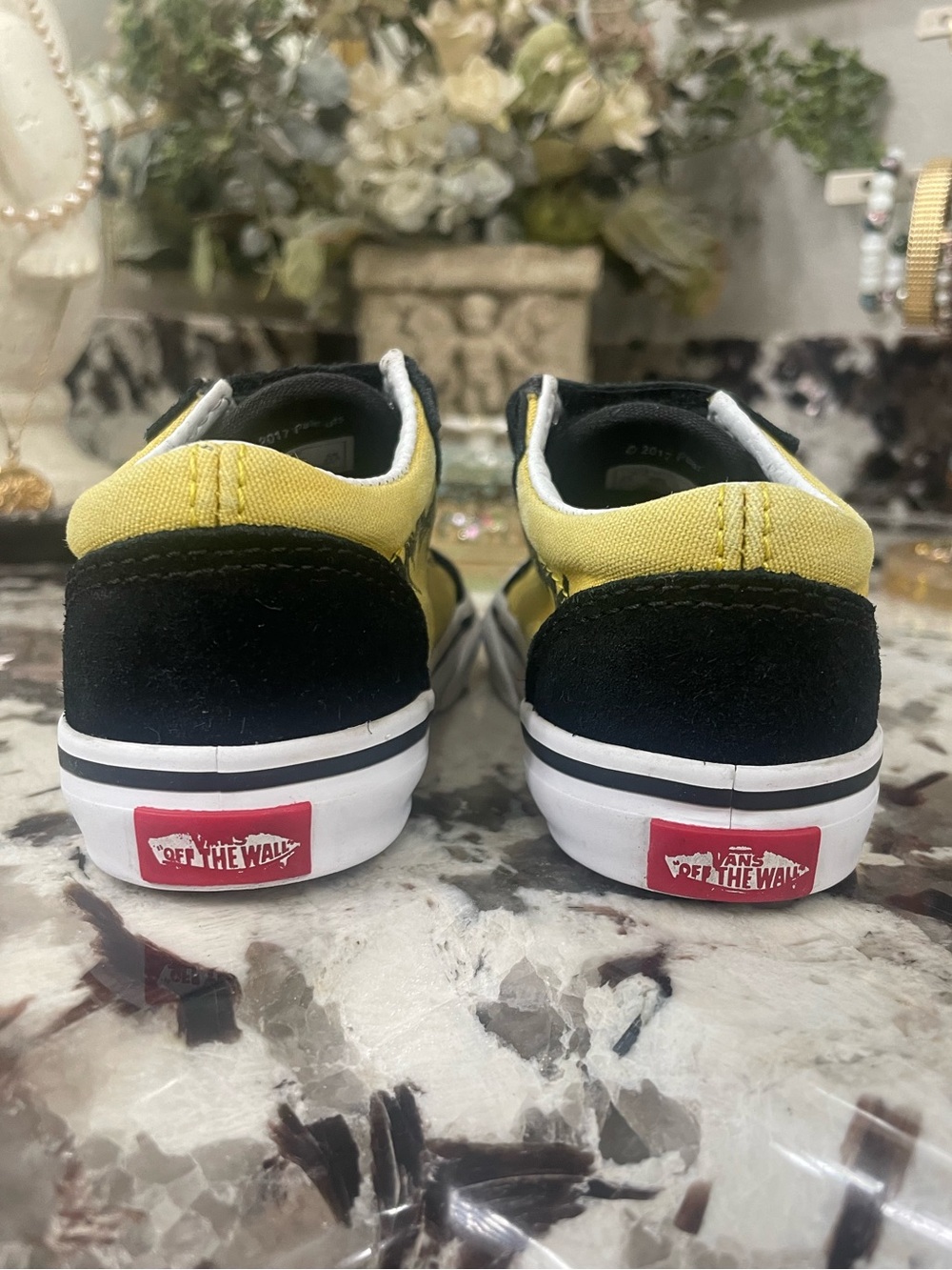 Vans Old Skool V "Charlie Brown" “Peanuts” Yellow & Black Sneakers Size 6.5 - Picture 5 of 14